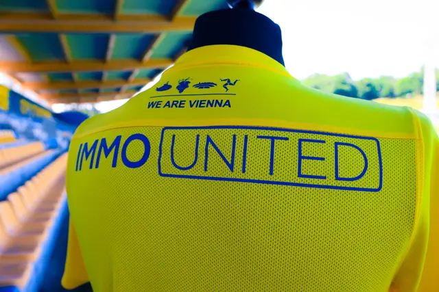 Direkt unter den Symbolen erstreckt sich der Schriftzug „We are Vienna“. | Foto: First Vienna FC 1894
