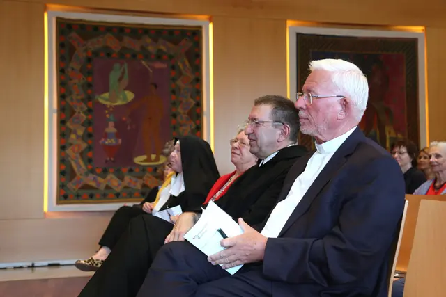 Neben Erzbischof Franz Lackner waren unter anderem der frühere Erzabt Korbinian Birnbacher, Hanna Feingold und Äbtissin emerita Perpetua Hilgenberg gekommen. | Foto: Erzdiözese Salzburg (eds)/Michaela Greil
