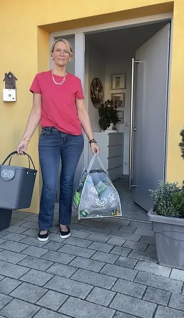 "Sammle deine Flaschen gleich an selber Stelle und trenne nach Pfand oder kein Pfand", empfielt Ordnungsberaterin Elisabeth Ebner. | Foto: Ebner