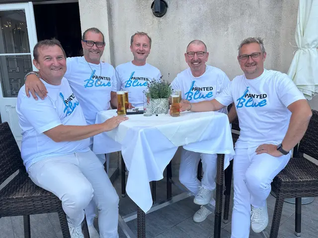 Die Mitglieder der Band "Painted Blues" beim Fest in Weiß am Schloss Wolfsberg.  | Foto: privat