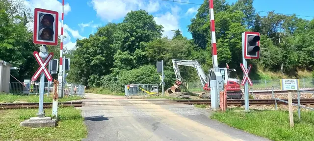 Von Mittwoch, dem 23. Juli 2025, ab 7 Uhr bis Freitag, dem 25. Juli 2025, um 6 Uhr, ist der Bahnübergang deshalb komplett gesperrt. | Foto: Andreas Fleischl