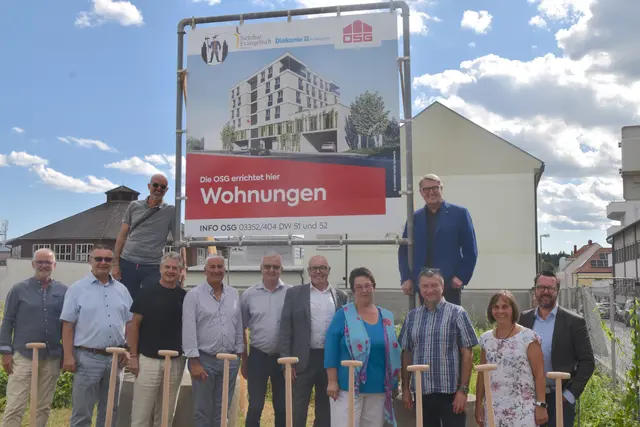 Vertreterinnen und Vertreter der OSG, Evangelischen Muttergemeinde und Stadtgemeinde Oberwart stellten gemeinsam das neue Projekt in der Ambrosigasse vor. | Foto: Michael Strini