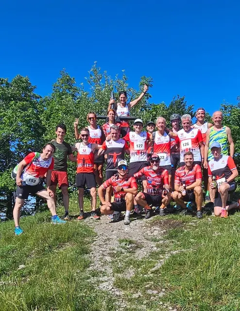 Gruppenfoto ULC – dieser ging mit insgesamt 12 LäuferInen und 7 RadfahrerInnen an den Start. | Foto: Rainhart Kram-Aron