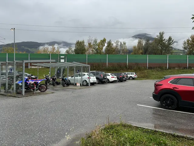 Mehr Platz fürs Rad: Die Gemeinde Baumkirchen will die Anzahl der Fahrradabstellplätze am Bahnhof verdoppeln und sichere Boxen für E-Bikes errichten. | Foto: Kendlbacher