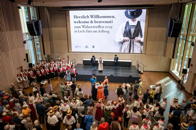 Die verschiedenen Gruppen trafen sich in den Lechwelten. | Foto: Dietmar Hurnaus