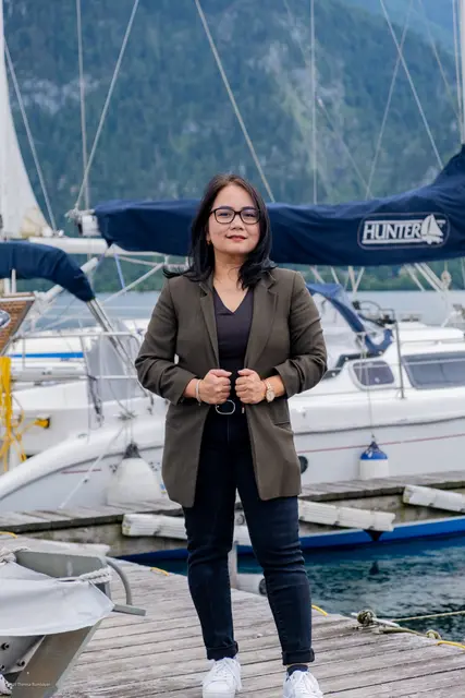 Lisa Rumbayan ist heute nicht mehr nur Gastarbeiterin. Sie ist Gründerin, Vermittlerin und Brückenbauerin – und zeigt ihren Kindern, was man mit Fleiß und Mut erreichen kann.  | Foto: Theresa Rumbayan