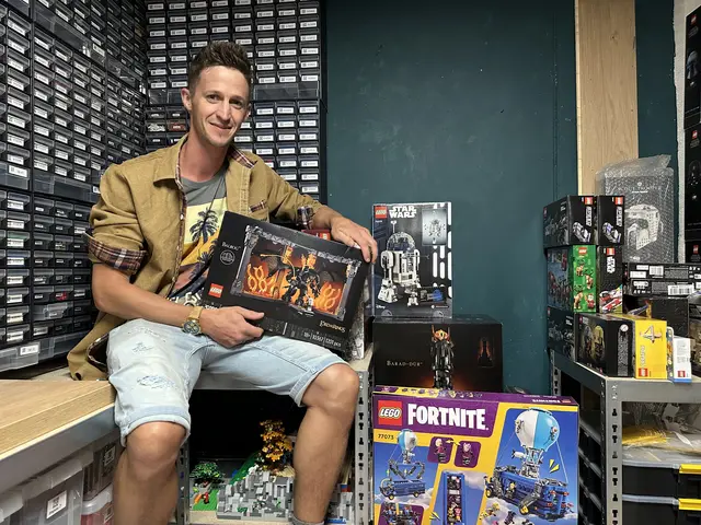 Daniel Herzog lässt auch teilweise ein paar Figuren originalverpackt. Legos erzielen nämlich mit der Zeit große Wertsteigerungen. | Foto: Schneeberger