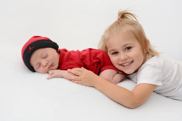 Name: Nero
Geburtstag: 17.07.2025
Gewicht: 3.155 g
Größe: 49 cm
Eltern: Sandra Fösl und Peter Protas aus Leoben | Foto: Babysmile