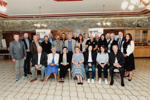 Mitglieder und Ehrengäste bei der Jubilarehrung der Göd Bezirksgruppe Feldbach. | Foto: GÖD Feldbach