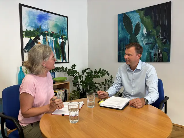 MeinBezirk-Redakeurin Waltraud Fischer im Interview mit Bürgermeister Daniel Kos. | Foto: Waltraud Fischer