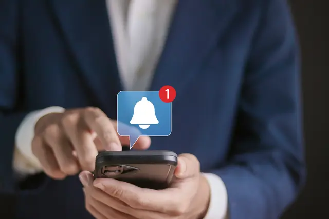 Sie erhielt eine Push-Benachrichtigung mit der Aufforderung ihre Karte zu aktualisieren. (Symbolfoto) | Foto: stock.adobe.com/at/Pakin