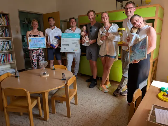 „Wissen durch Forschen ", so lautet seit einigen Wochen das Motto in der„Spürnasenecke" im Pfarrkindergarten Maxglan. Im Rahmen eines Forscherfestes erfolgte die offizielle Übergabe der speziell dafür entwickelten Möbel und Forscherutensilien aus dem MINT-Bereich. | Foto: Spürnasenecke GmbH