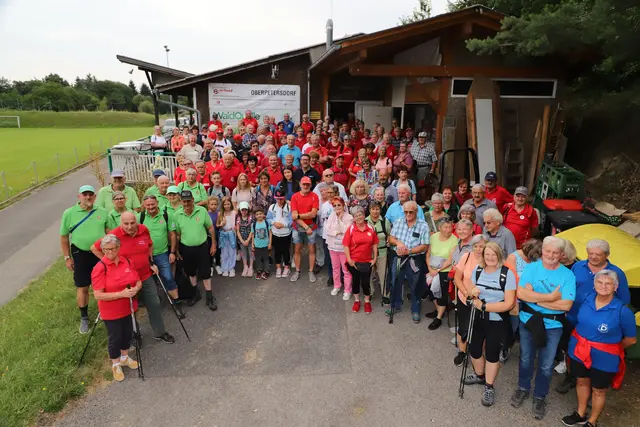 Teilnehmerinnen und Teilnehmer des Wandertags 2025 aus 17 Ortsgruppen – mit dabei Gäste Landtagsabgeordneter Jürgen Karall, PVÖ-Präsident Helmut Bieler mit Gast Kristina Buconjic und ihrem Team. | Foto: Franz Seckel