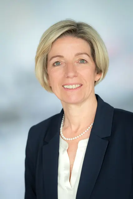 Arbeitsmarktexpertin und Geschäftsstellenleiterin des AMS Zell am See, Karin Eiwan, erklärt, wie sich der Arbeitsmarkt im Bezirk in der ersten Jahreshälfte entwickelt hat. | Foto: Hannelore Kirchner/AMS