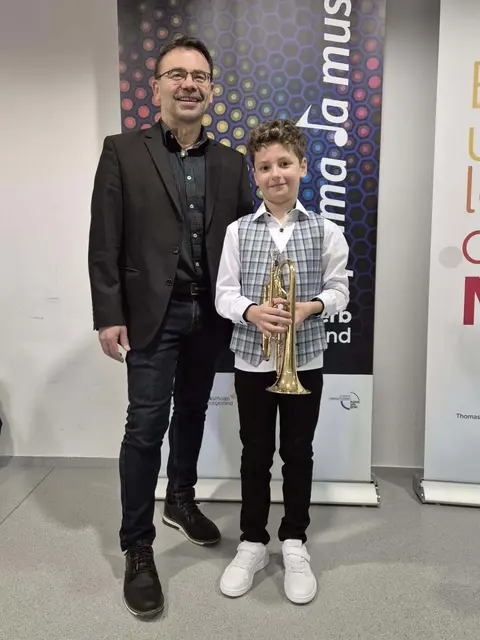 Timo Pfingstl-Csecsinovits (mit Lehrer Christian Schulte) erreichte bei prima la musica einen ersten Preis. | Foto: Gemeinde Badersdorf