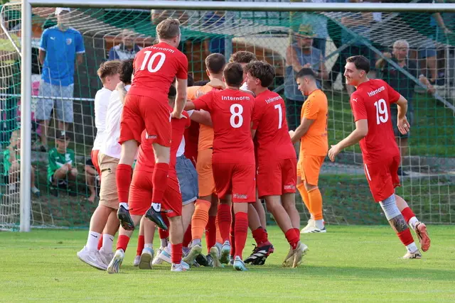 Nach dem Finaleinzug des USV Pattigham/Pramet kannte der Jubel keine Grenzen mehr. Am Samstag wartet auf den "Erstklassler" Landesligist FC Andorf/Sigharting.  | Foto: Reinhard Schröckelsberger