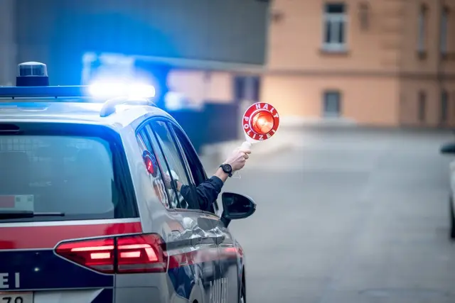 Die Beamten der Autobahnpolizei Villach konnten den Pkw-Lenker schlussendlich anhalten und ihm den Führerschein wegnehmen. (Symbolfoto) | Foto: Bernhard Knaus