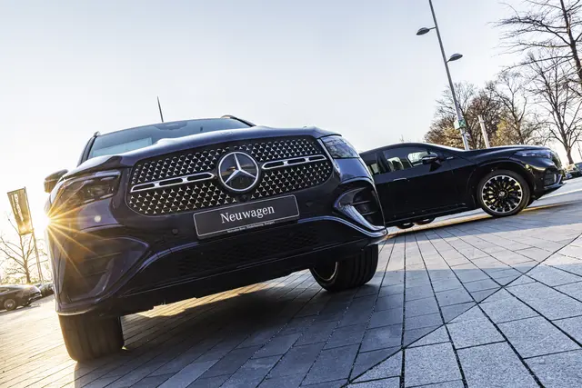 Wer ein Auto sucht oder verkaufen will, der sucht auch Vertrauen: Die aktuelle Umfrage des Portals AutoScout24 hat jetzt Österreichs beliebteste Autohändler gekürt.  | Foto: Arnulf Hettrich / imageBROKER / picturedesk.com