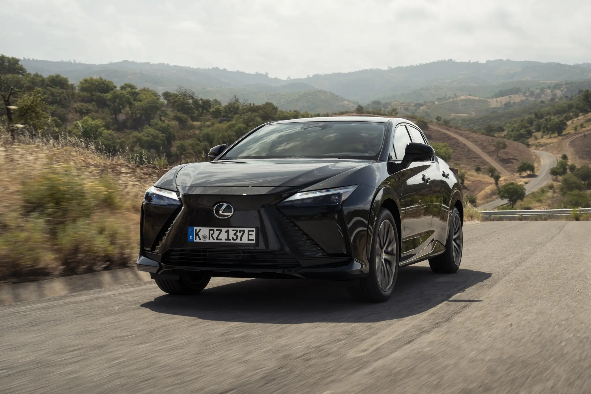 Der-neue-Lexus-RZ-f-hrt-weiter