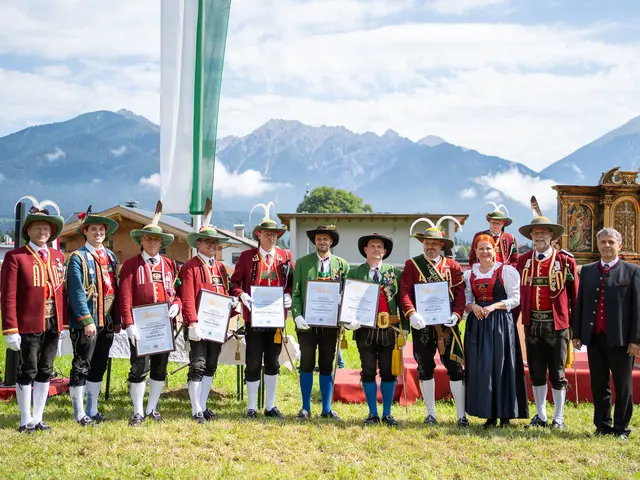 Manfred Weiß, Hannes Ziegler (beide SK Inzing), Christian Haselwanter (SK Ranggen), Alexander Neuner, Immanuel Steffan (beide SK Telfs) und Michael Knafl (SK Ranggen) erhielten die Verdienstmedaille in Bronze. | Foto: Melanie Kirchmair (klicks.by.mel)