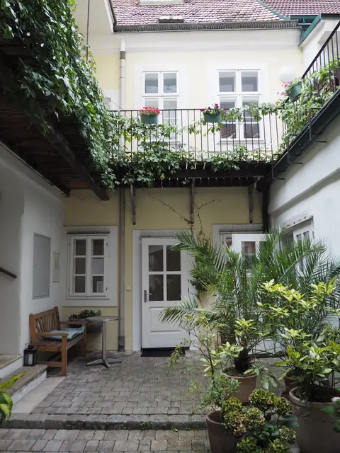 In einem ehemaligen innerstädtischen Fiakerstall befinden sich heute schöne Coworking-Büros - und der Hauptsitz von Imprintmytravel. | Foto: Julia Gaiswinkler