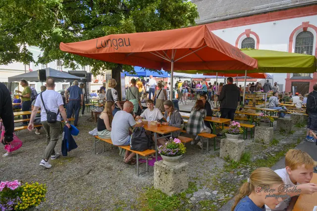 Der Brunnenplatz in Mauterndorf beim Nationalitätenabend. | Foto: Peter Bolha