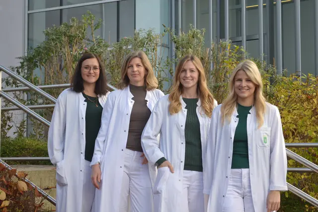 Die Klinischen Psychologinnen am Standort Fürstenfeld Alexandra Glaz, Iris Papadopoulos, Elisabeth Metz und Christina Lang stehen den Krebspatientinnen und Patienten unterstützend zur Seite. Nach einer Einführungsphase 2024 läuft das Projekt "Psychoonkologie" nun seit kurzem im Vollausbau. | Foto: LKH Oststeiermark