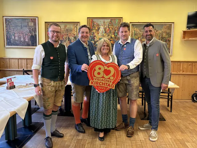 Die Vorfreude auf den Jubiläumskirchtag ist groß: V.l.: Pierre Pechler, Stadtmarketing-Geschäftsführer, Bürgermeister Günther Albel, Kirchtagsobfrau Gerda Sandriesser, Großbauer Kurt Maschke und Oliver Plieschnig, Verkaufsleiter Süd Brauunion. | Foto: MeinBezirk.at