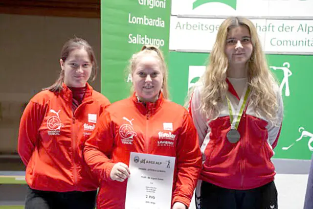 Die Tiroler "Silber"-Mannschaft im Liegend-Bewerb mit Patricia Patka-Rangger (Bildmitte) | Foto: Christian Kramer
