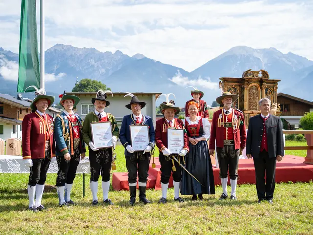 Neue Träger der Verdienstmedaille in Silber: Claus Markt (SK Flaurling), Hptm. Thomas Schneider (SK Mieming) und Albrecht Kirchmair (SK Ranggen). | Foto: Melanie Kirchmair (klicks.by.mel)