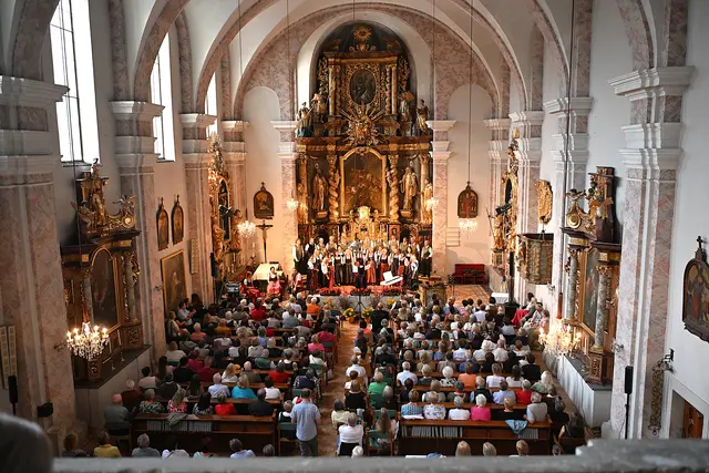 Die Veranstaltung aus der Perspektive des Chors | Foto: Josef Bodner