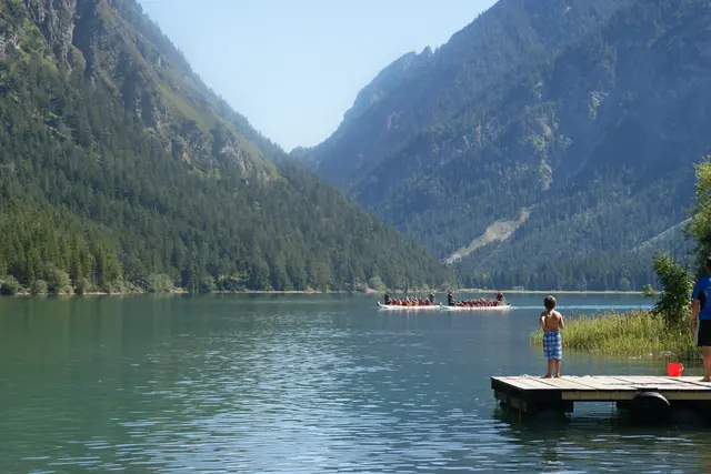 Am Heiterwanger See können sich auch Hunde abkühlen.  | Foto: Elisabeth Rosen