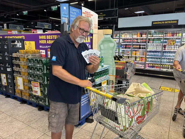 Warten auf das Bargeld - das geht nur auf einer personell besetzten Kasse. | Foto: Kathrin Schauer
