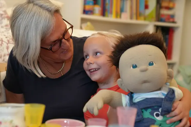 Das Projekt "Omadienst" wird weiterhin vom Land unterstützt. Der Katholische Familienverband sucht Leihomas für Familien. (Archivbild)  | Foto: Katholischer Familienverband