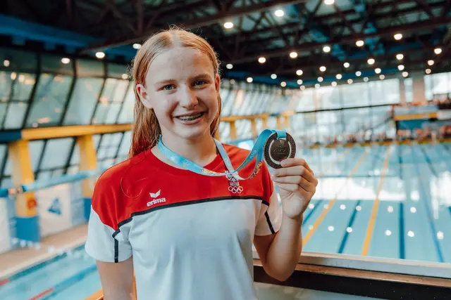 Freude bei Lilli Paier über die Bronzemedaille über 200 Meter Brust bei den Europäischen Olympischen Jugendspielen (EYOF) in Skopje in Nordmazedonien. | Foto: OEOC/Michael Meindl