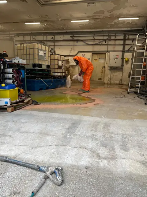 Die Chemikalie konnte gebunden werden. | Foto: FF Bruck an der Mur
