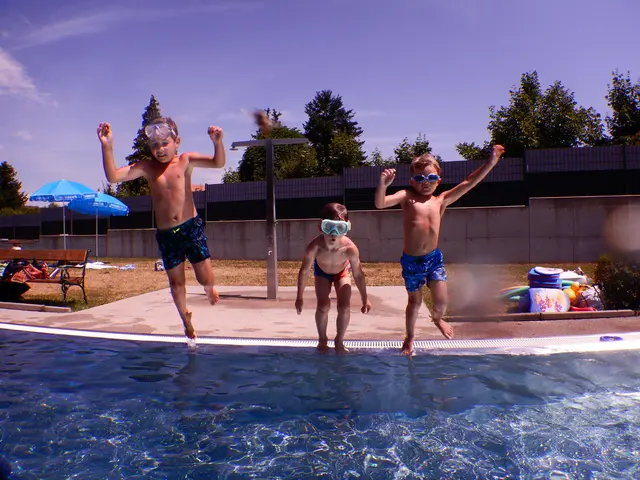 Beim Wasserspringen