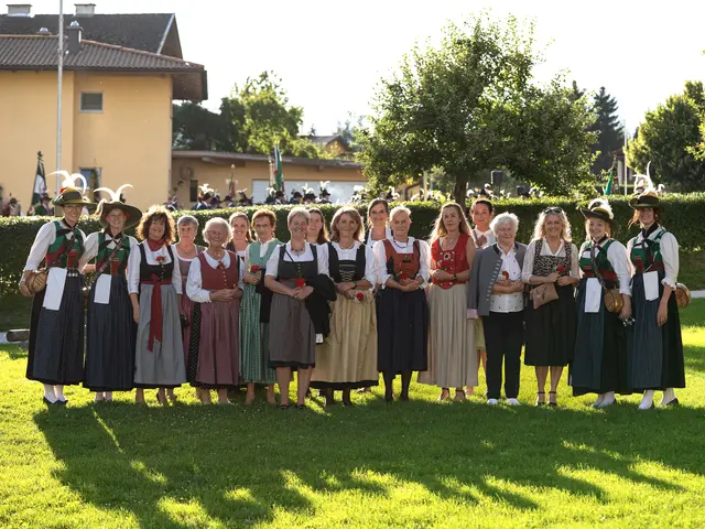 Aktive und ehemalige Marketenderinnen der Schützenkompanie Ranggen. | Foto: Melanie Kirchmair (klicks.by.mel)