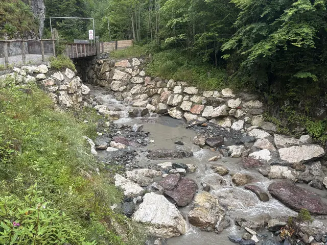 Rund 7,5 Millionen Euro wurden insgesamt investiert, um den Stampfangerbach hinsichtlich des Hochwasserschutzes zukunftsfit zu machen. Als nächstes steht der Kollerbach an.  | Foto: Barbara Fluckinger