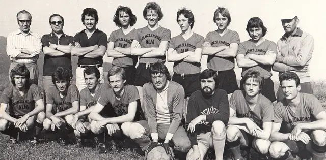Mannschaftsfoto vom 15. Juni 1975 nach dem Sieg gegen Sturm Fellach: Der SV Arnoldstein war endgültig Meister der Unterliga West. | Foto: Privat