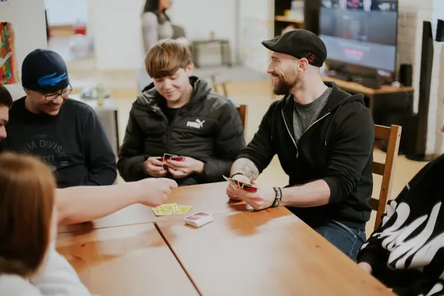 Geboten werden kreative Projekte, spannende Ausflüge und gemeinsame Aktivitäten. | Foto: JiM