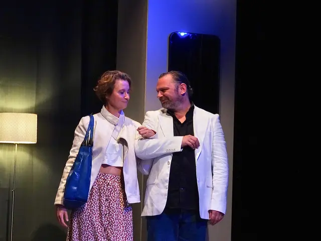 Arthur &amp; Clair - Werner Halbedl und Julia Faßhuber schenkten sich in dieser bizarren, lebensbejahenden Komödie nichts und dem THEO Premierenpublikum einen mitreißenden Theaterabend.