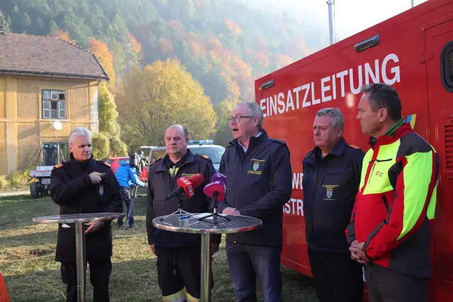 Pressekonferenz zum Waldbrand in Reichenau/Rax. | Foto: Santrucek