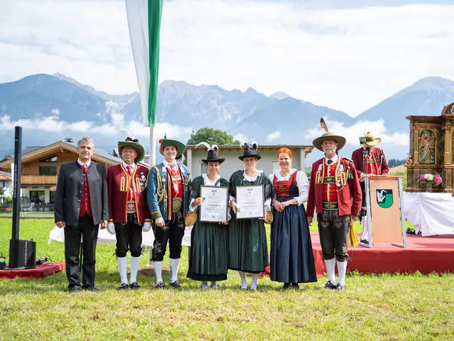 Isabella und Victoria Ladurner (beide SK Flaurling) wurden mit der Katharina-Lanz-Medaille ausgezeichnet. | Foto: Melanie Kirchmair (klicks.by.mel)
