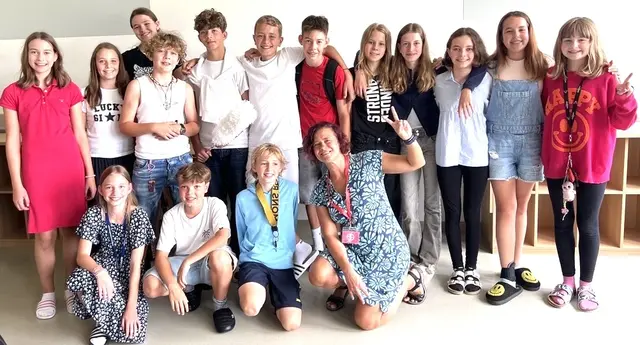 Begeisterte Schülerinnen und Schüler der Sportmittelschule Kitzbühel mit Ihrer Trainerin Shereen. | Foto: MS Kitzbühel