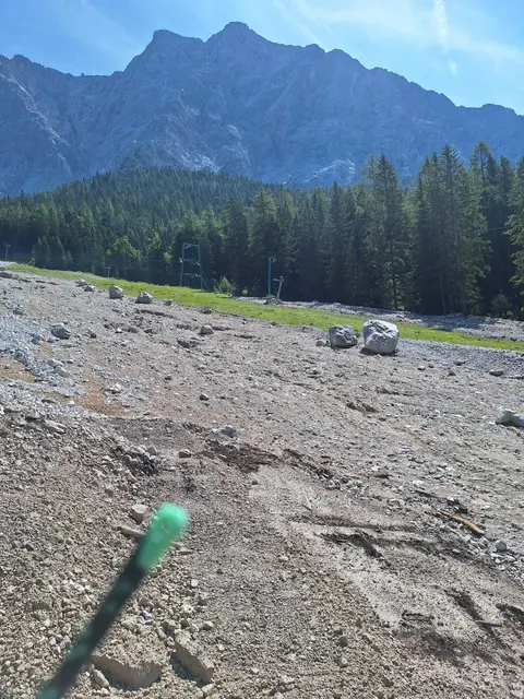 Tonnenschwere Felsen wurden mit der Mure Richtung Tal befördert. | Foto: Gem. Ehrwald