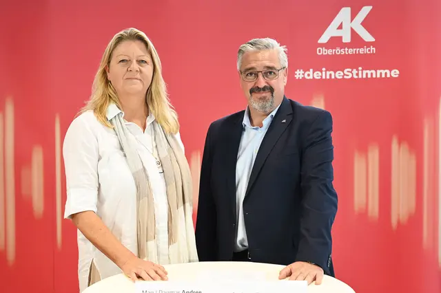 AK-Präsident Andreas Stangl und Dagmar Andree, Leiterin Wirtschafts-, Sozial- und Gesellschaftspolitik.  | Foto: AK OÖ/Wolfgang Spitzbart
