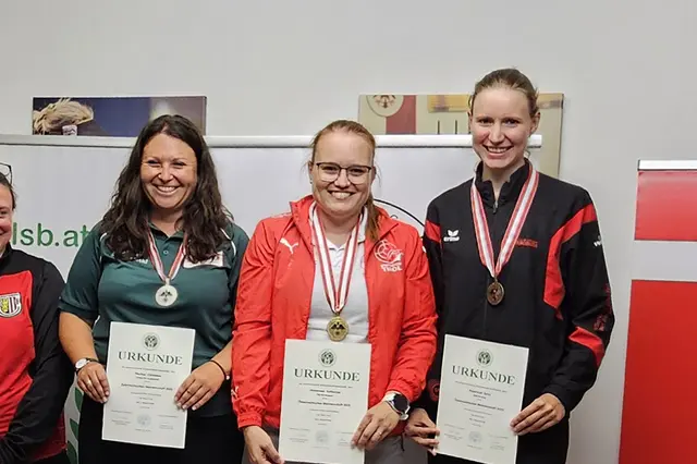 Nach 2024 neuerlich Staatsmeisterin - Katharina Hinterseer aus Roppen (Bildmitte)