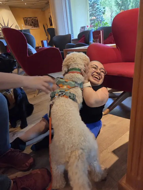 Viele verschiedene Therapieformen wurden angeboten, unter anderem auch welche mit Hunden. | Foto: MPS-Austria