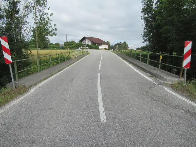 Eine Sanierung mit gleichzeitiger Verbreiterung der Brücke ist wirtschaftlich nicht sinnvoll, daher erfolgt ein Ersatzneubau an gleicher Stelle. | Foto: Land OÖ
